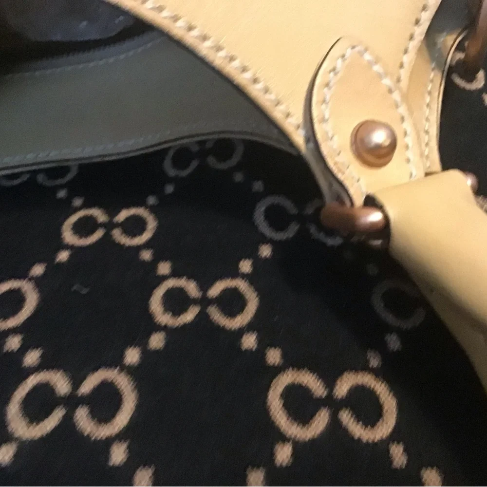 Gucci Bags - Picture 8 of 16